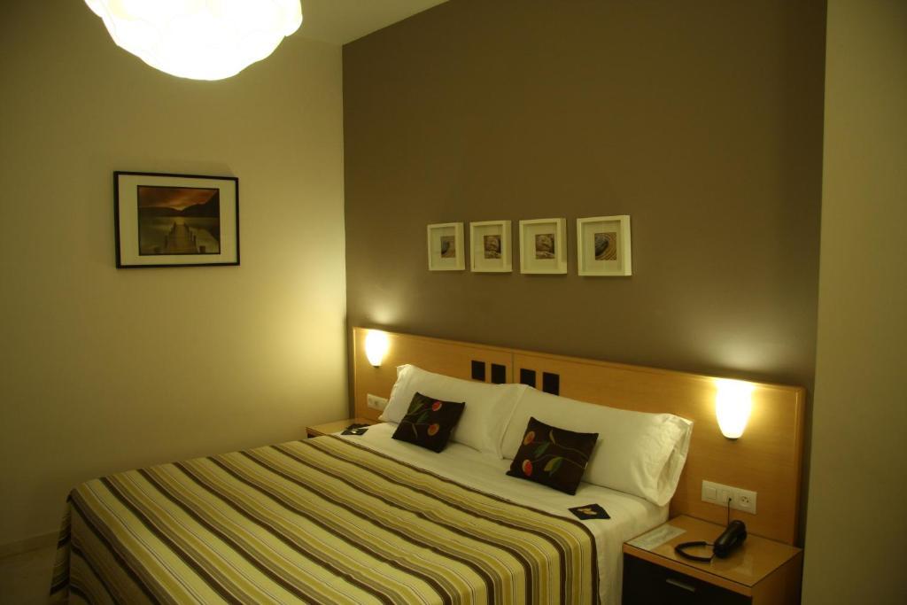 Hostal Albero By Eme Hoteles Sanlucar la Mayor Room photo