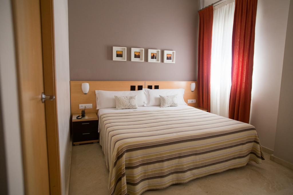 Hostal Albero By Eme Hoteles Sanlucar la Mayor Exterior photo