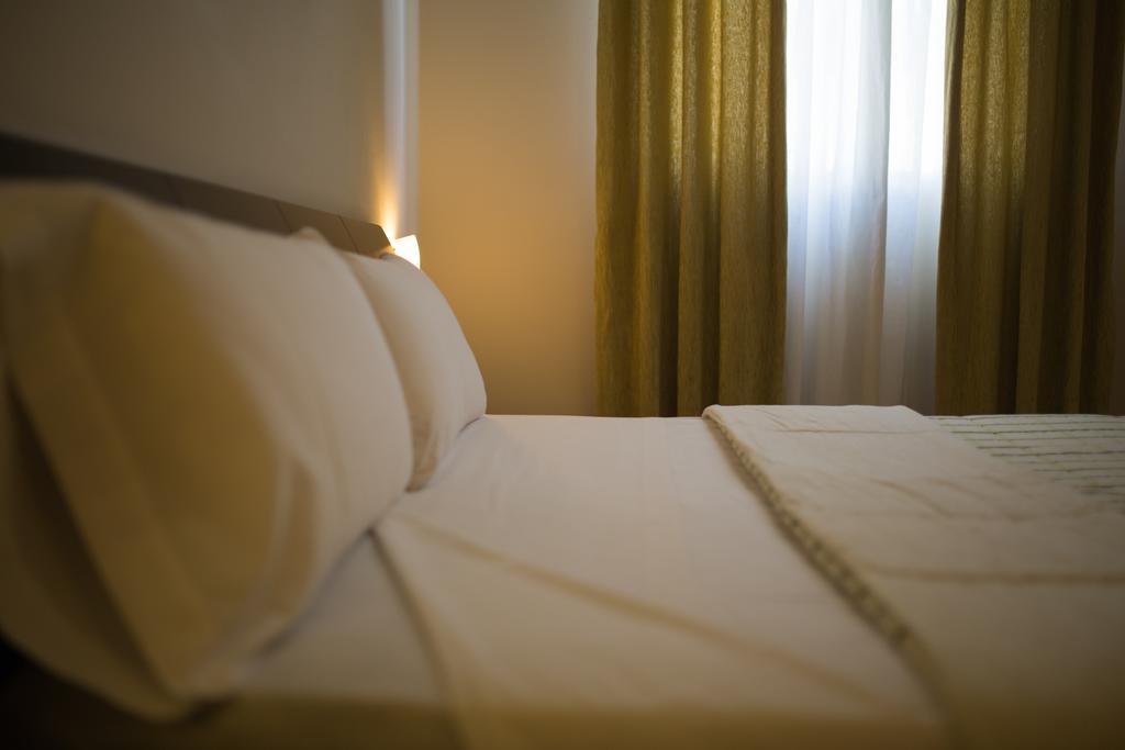 Hostal Albero By Eme Hoteles Sanlucar la Mayor Exterior photo