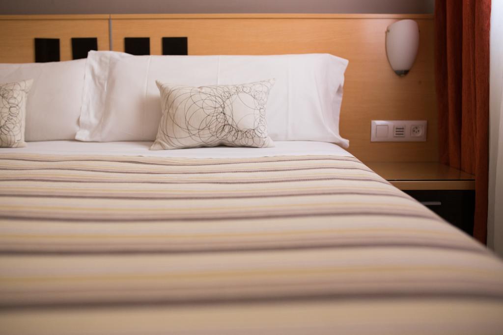 Hostal Albero By Eme Hoteles Sanlucar la Mayor Exterior photo