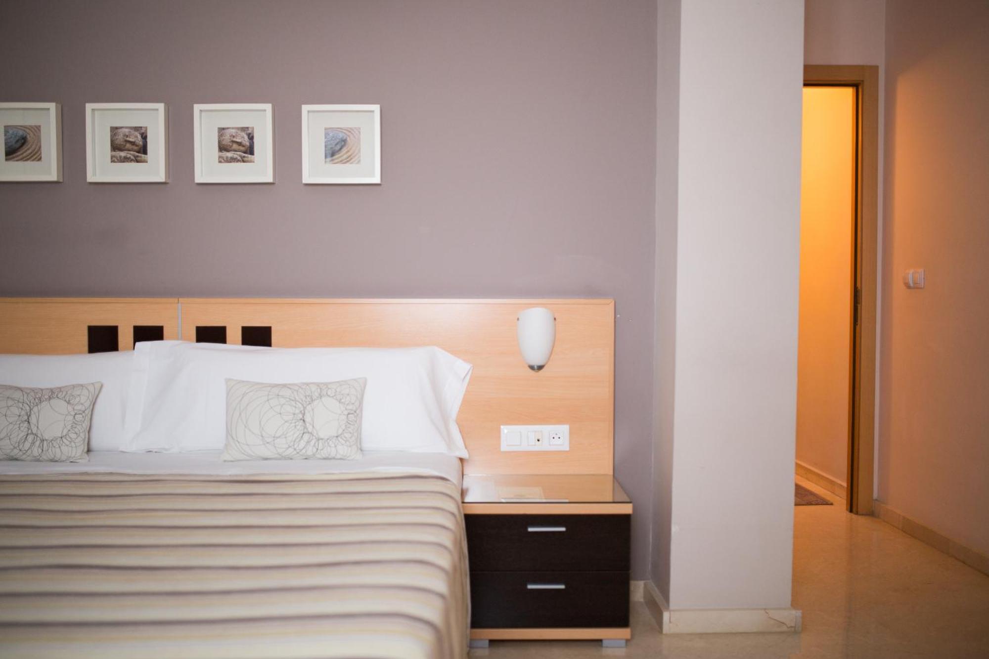 Hostal Albero By Eme Hoteles Sanlucar la Mayor Exterior photo